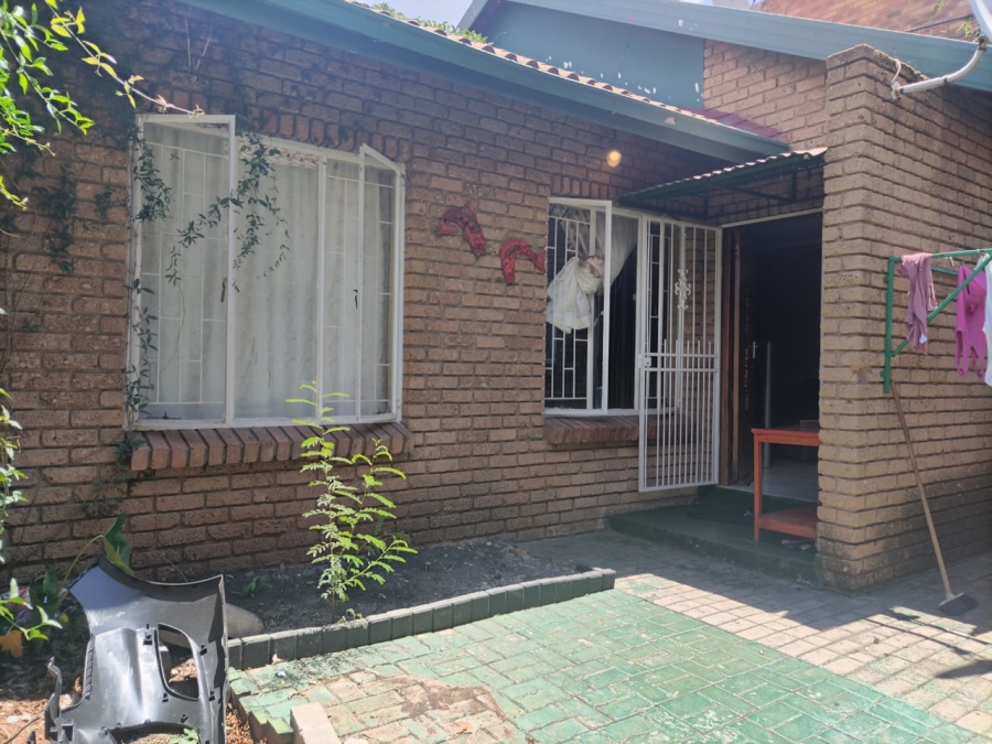 2 Bedroom Property for Sale in Rustenburg Central North West